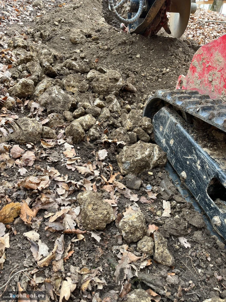 Zemné práce s drážkovačom so strojníkom